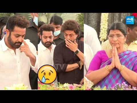 Jr NTR Kalyan Ram and Lakshmi Parvathi Pays Tribute to NTR |@SakshiTV - SAKSHITV