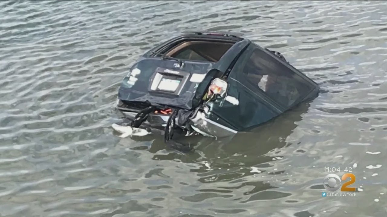2 Dead After SUV Crashes Into Water - YouTube