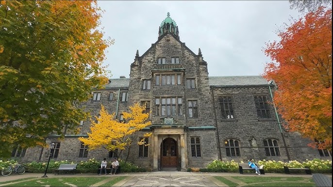 A Walk Through the University of Toronto (UofT) Campus - YouTube