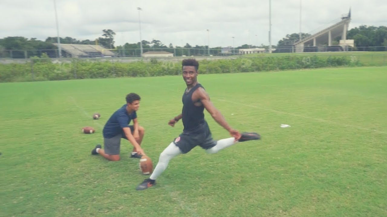 I CAN KICK A FIELD GOAL WITHOUT LOOKING YouTube