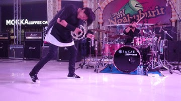 GIGI BAND ~ NGABUBURIT @ SUMMARECON BEKASI(3)