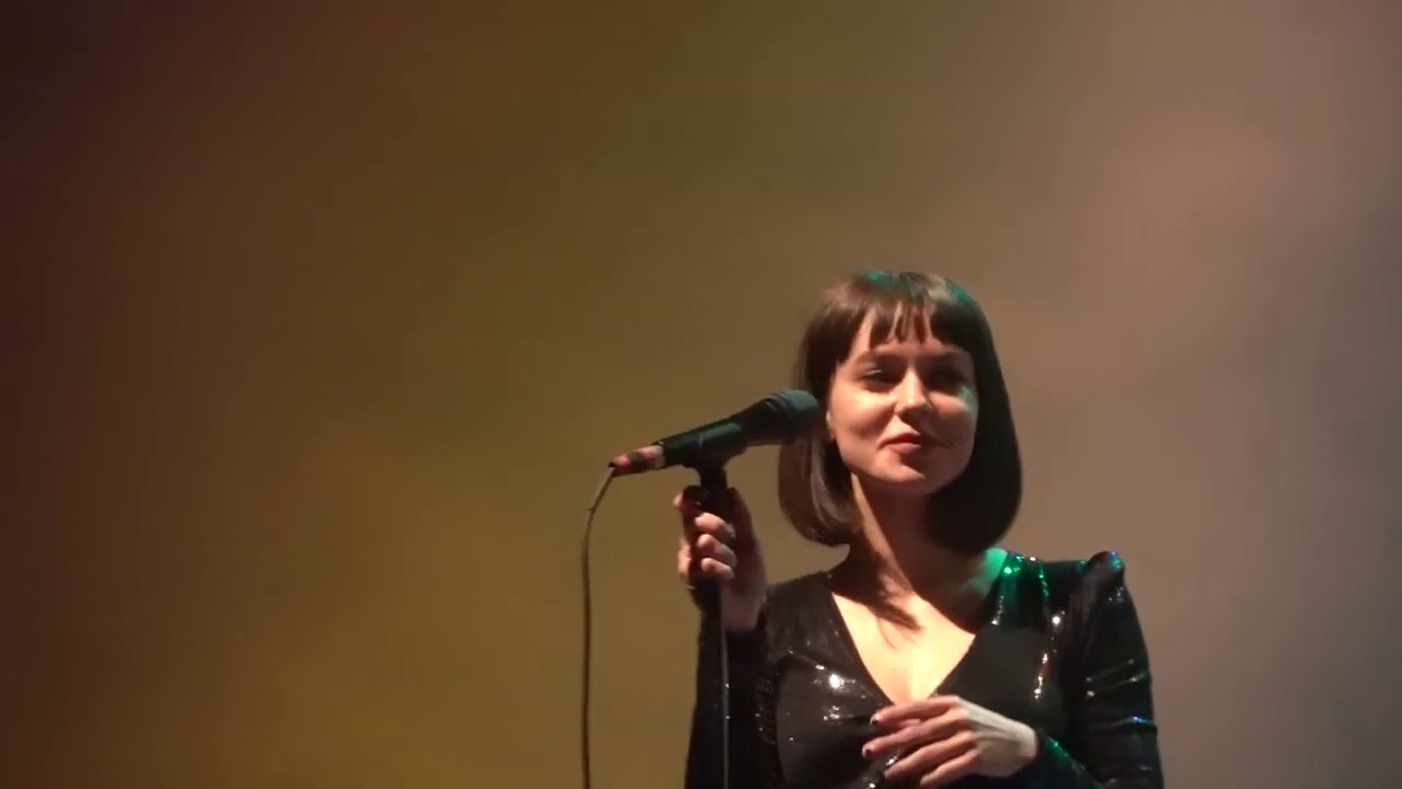 Meg Myers Numb Acoustic Live Hd 2018 Krab Christmas Show Fox Theater
