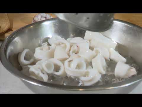 Video: Salāti Ar Kalmāriem, Greipfrūtiem Un Cigoriņiem