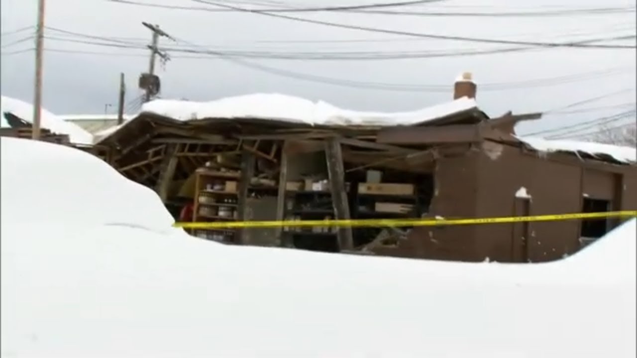 Lake effect snow blankets Hamburg, New York - YouTube