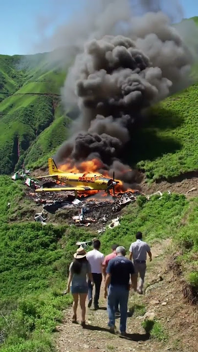 pesawat terbakar menabrak gunung