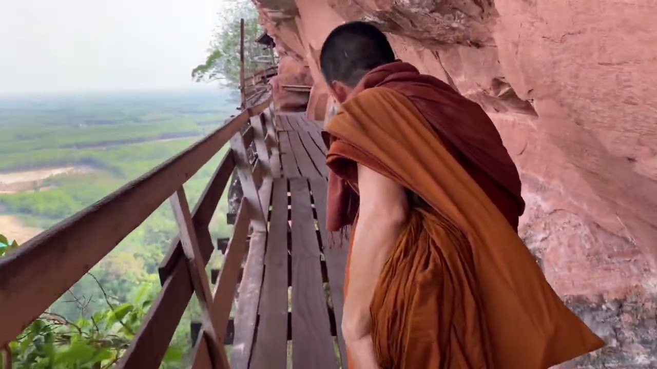 วัดภูทอก อ.ศรีวิไล บึงกาฬ