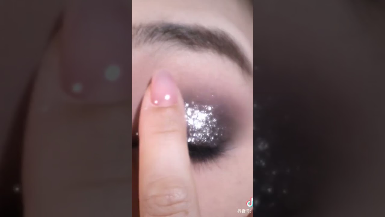 beautiful black glitter eye makeup ❤️