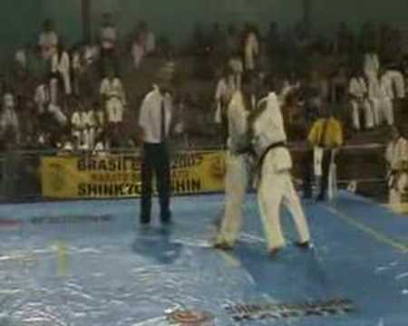 KARATE SHINKYOKUSHIN BRASIL LEANDRO MUNIZ VS KAK