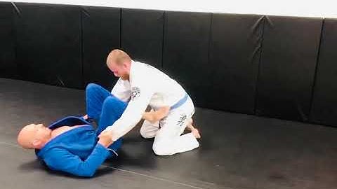 Spider Guard to Triangle or Omoplata