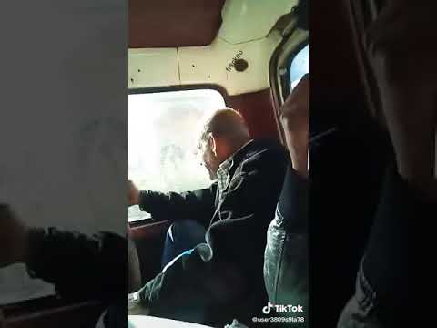 الرجل العجوز اللى بيشتم وهو فى الاتوبيس مسخرة السنين