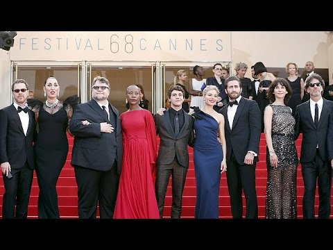 Videó: Sztárok Ruhái A Cannes-i Filmfesztivál Megnyitóján