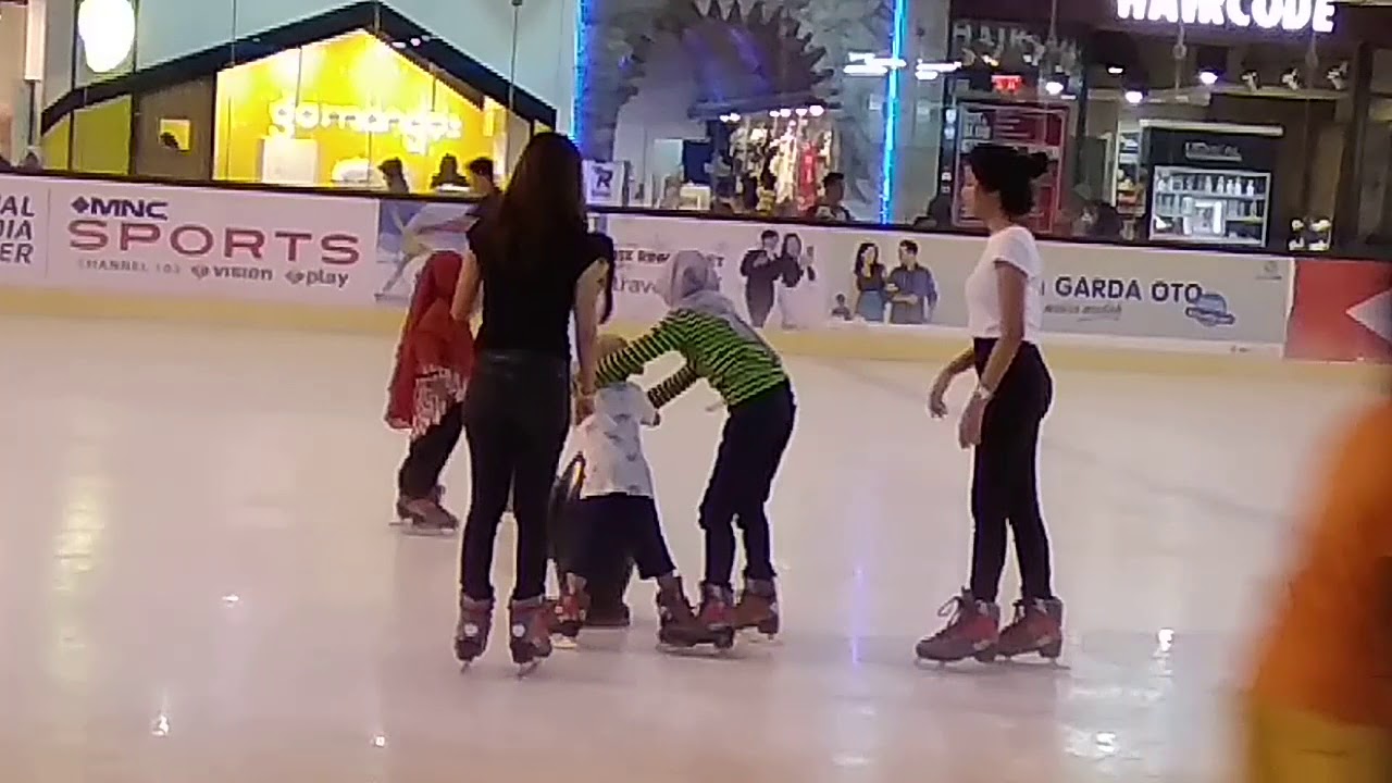 Ice skating at Bintaro XChange Tangerang Selatan YouTube