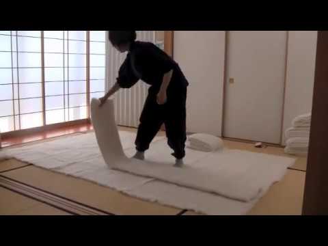 手作り木綿布団の作成画像 Handmade Japanese-made futon - YouTube