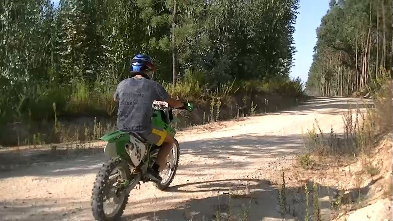 KAWASAKI KX125 FLY BY