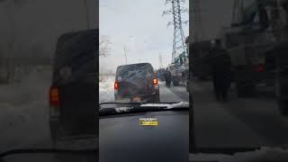 видео На проспекте Дзержинского водитель грузовика уснул и врезался в автобус