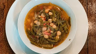 Sopa de garbanzos con nopales