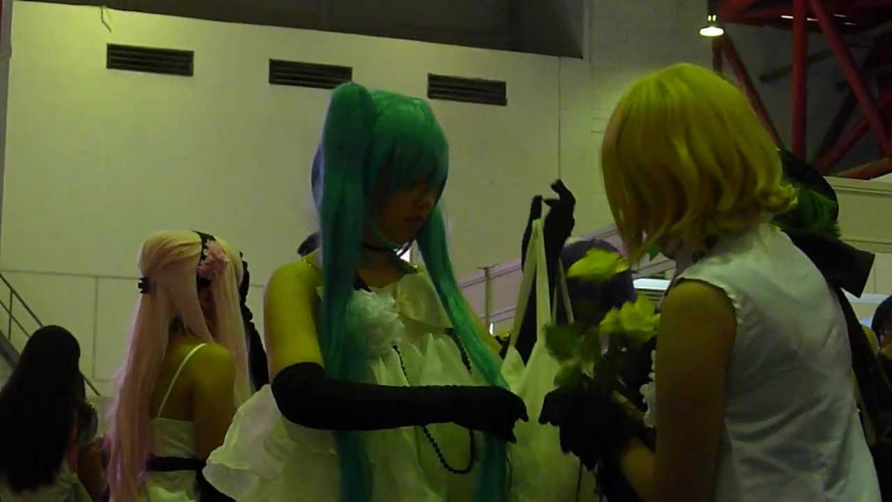 AFA Indonesia 2012: Hatsune Miku Cosplayer (Inside Exhibition)