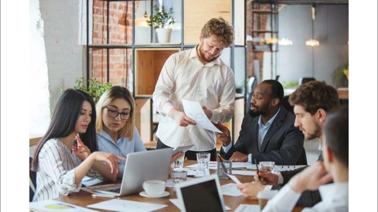 Работник. To the employees that we. To the employees that we. Бизнес люди. Дискуссия стоковые фото.