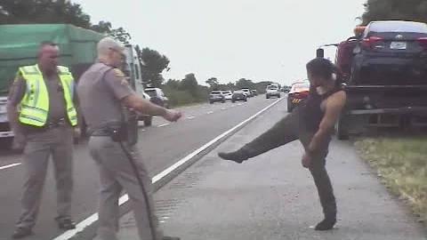 Tampa judge scolds defendant for gesturing, outbur...