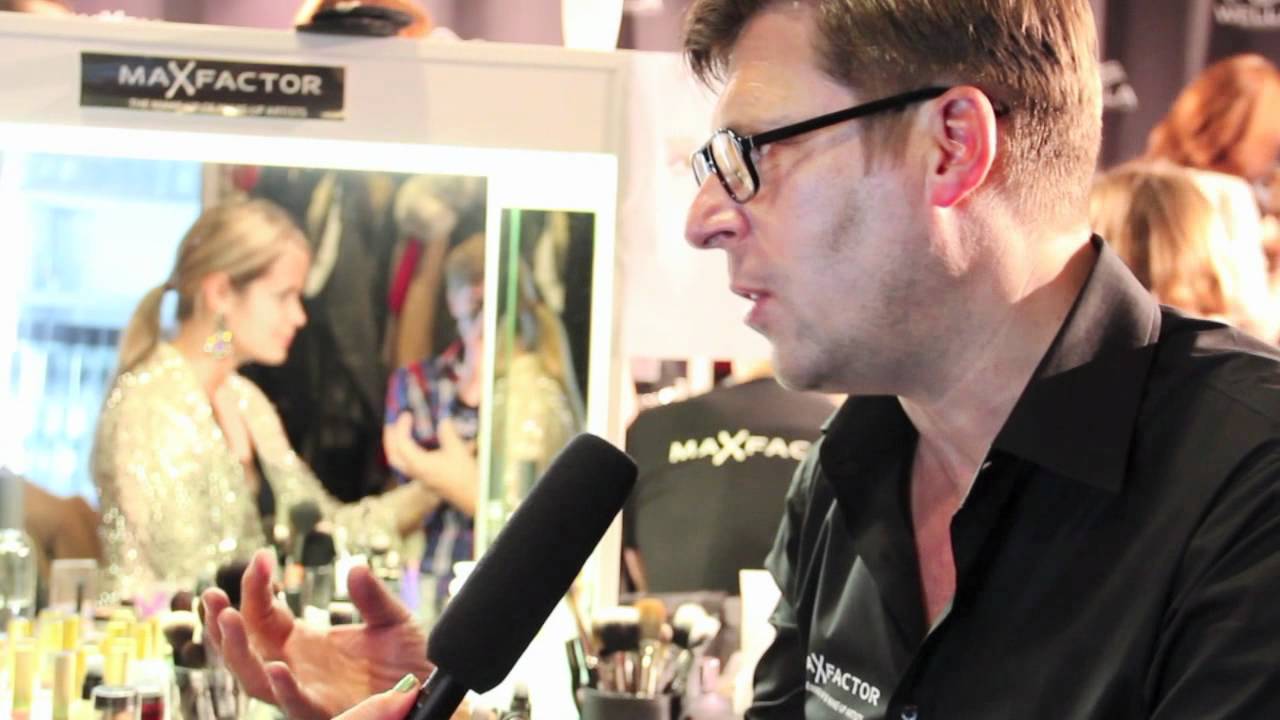 Stephan Schmied spricht Backstage bei der Michalsky StyleNite über Make-up Trends im Winter 2012