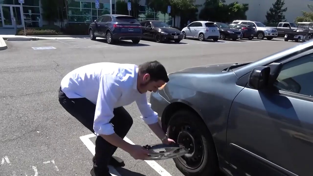 Hoe moet je wieldoppen installeren en eraf halen? YouTube