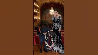 Something missing in Queen letizia gown by King felipe #familiarealespañola #felipevi #catherine