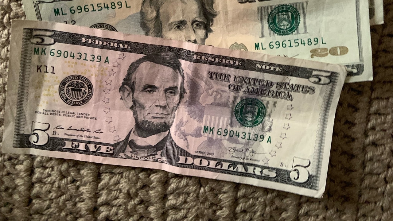 Watch me play Apex Legands go watch is stream itsrudy