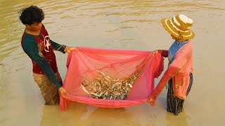 Husband And Wife Search Fishing In Dry Season Next Day Husband And Wife Search Fishing In Dry Season Next Day