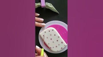 Give Your Cookie a Patterned Wallpaper Base (using wet on wet royal icing technique)