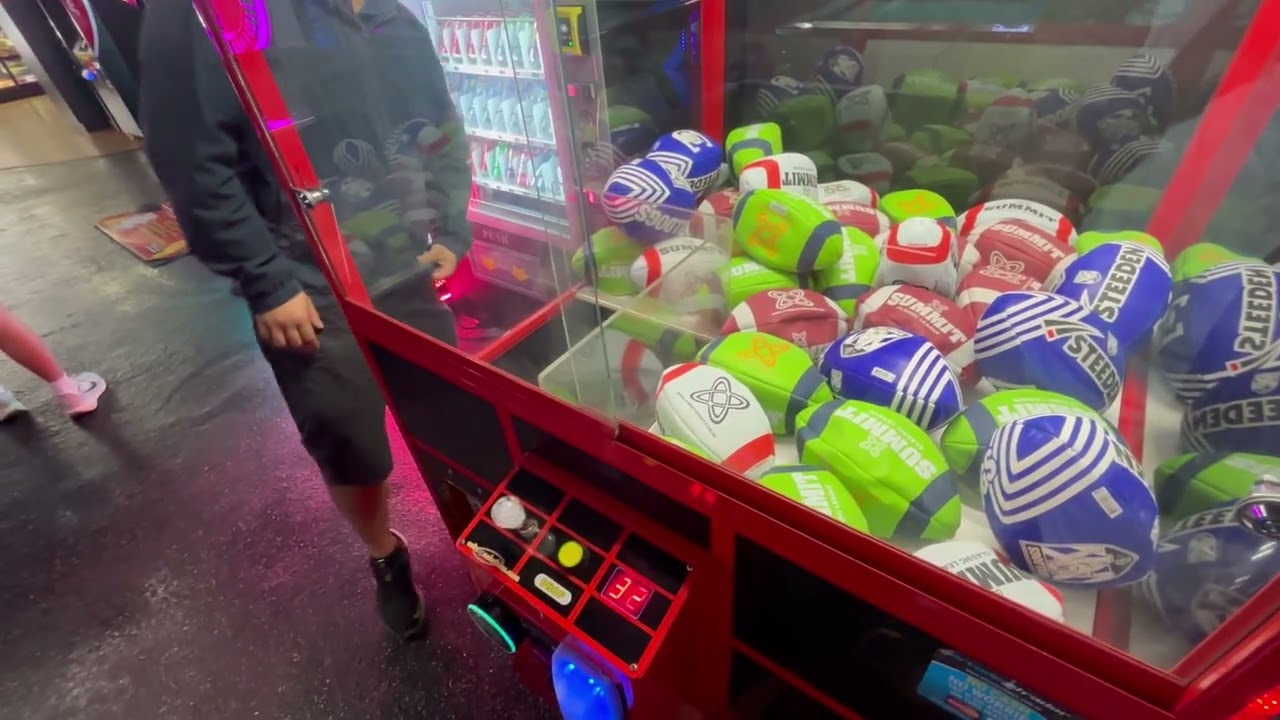 Playing lots of arcades until I won 600 tickets on Smart Ticket Time Machine on a Funday Sunday 