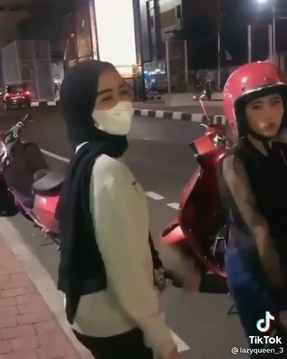 Tiktok Cewe Cewe Cantik Pakai Vespa 🥰