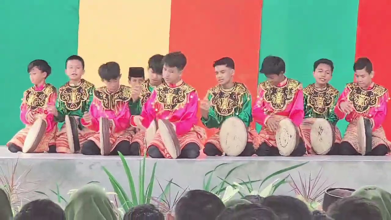 DUWARNAI PENAMPILAN RAPAI GELENG MTsN 2 ACEH BARAT DAYA ACARA PERPISAHAN SISWA KELAS 9