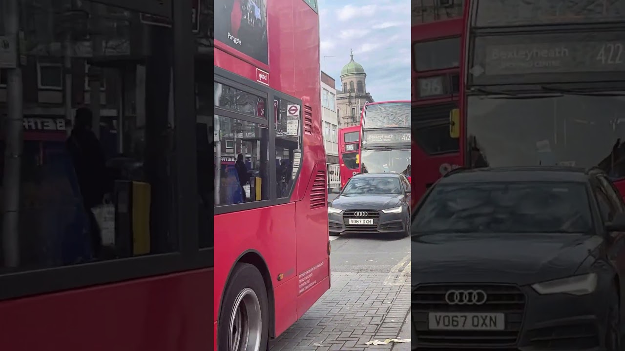 54 departing Woolwich Arsenal Station on E400shMMC 11333 YW68PAO 