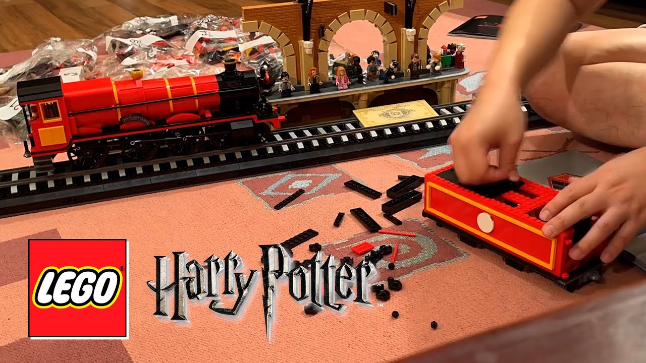 Building LEGO Hogwarts Express Set 76405 (Timelapse)