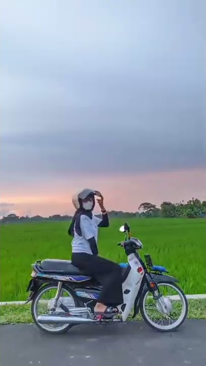 Astrea Grand Wati || Cewek sekarang banyak yg pakai motor grand ya (Jedag - Jedug)