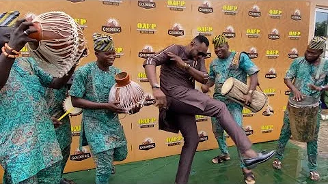 ODUNLADE ADEKOLA DISPLAYED NEW DANCE SKILLS AS LOCAL DRUMMERS ENTERTAINED HIM AT OAFP AWARDS & GRAD.