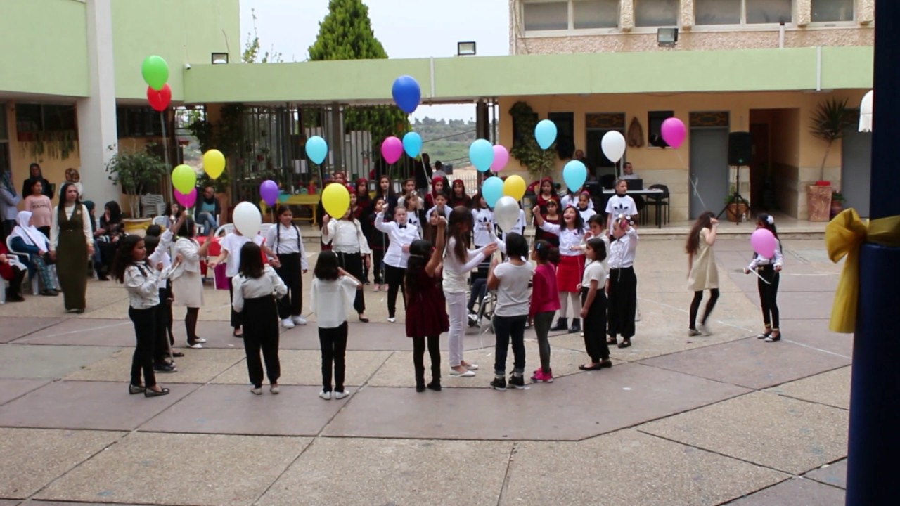 طلاب مدرسة الخنساء في عرض خاص  