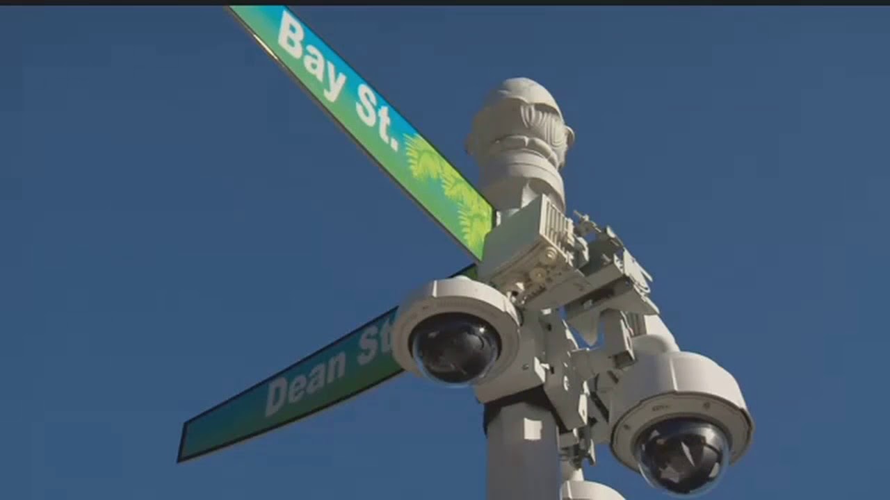 Police looking for thief caught on camera in downtown Fort Myers - YouTube