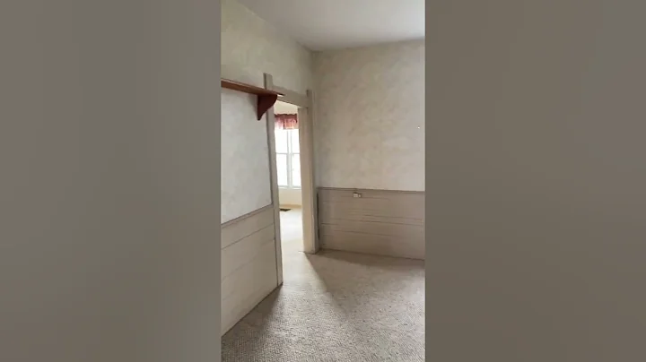 Front of House, Living Room, 1st bedroom