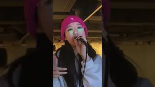 Loona’s Heejin singing “Main Thing” by ariana grande