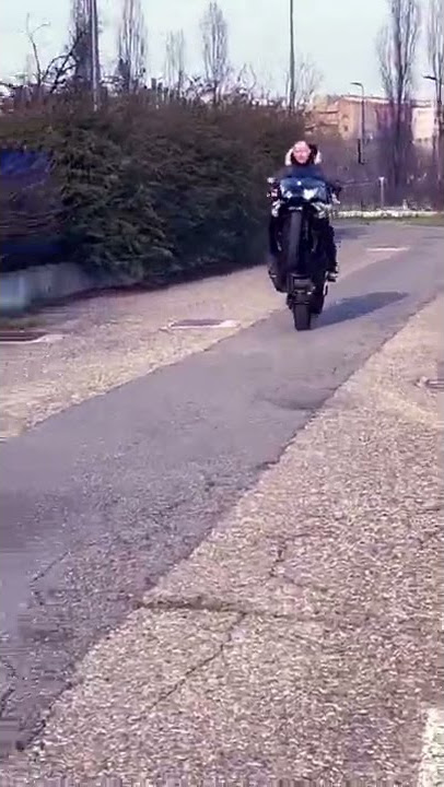 T max 530 wheelie ... ( manca poco ... ) step by step ... #tmax #tmax530