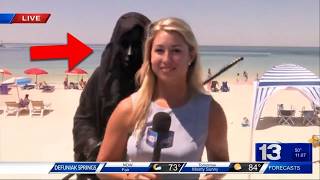 17 STRANGE Things Captured on LIVE TELEVISION
Television has one basic rule: anything can happen. No matter how much the crew plans every detail and the scripts are aligned, reality usually enters the scene in an unexpected way. These unforeseen moments turn ordinary shows into events that stay in the audiences memory and go viral online, showing that, behind the cameras, real life sometimes outdoes the script.
📩 bussiness(@)trendschannel.net 17 STRANGE Things Captured on LIVE TELEVISION