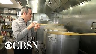 Chef José Andrés' pop-up kitchen feeds federal workers