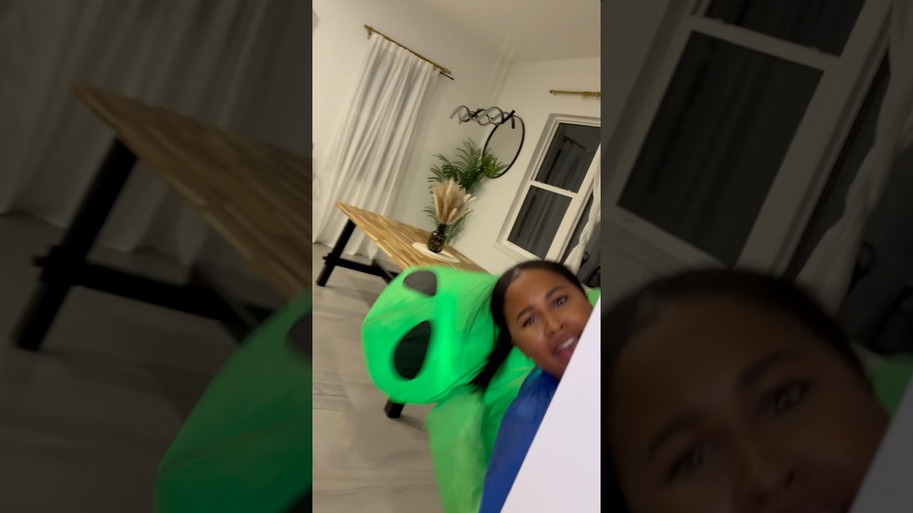 Dad and Daughter Try to Save Mom From Alien 