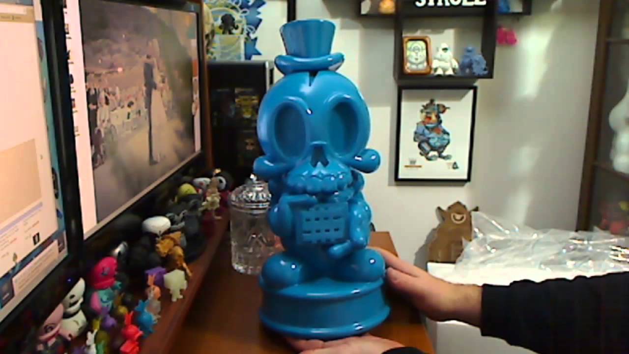 Tenacious Toys x Mad Toy Design - "Blue" MODERN HERO bank review