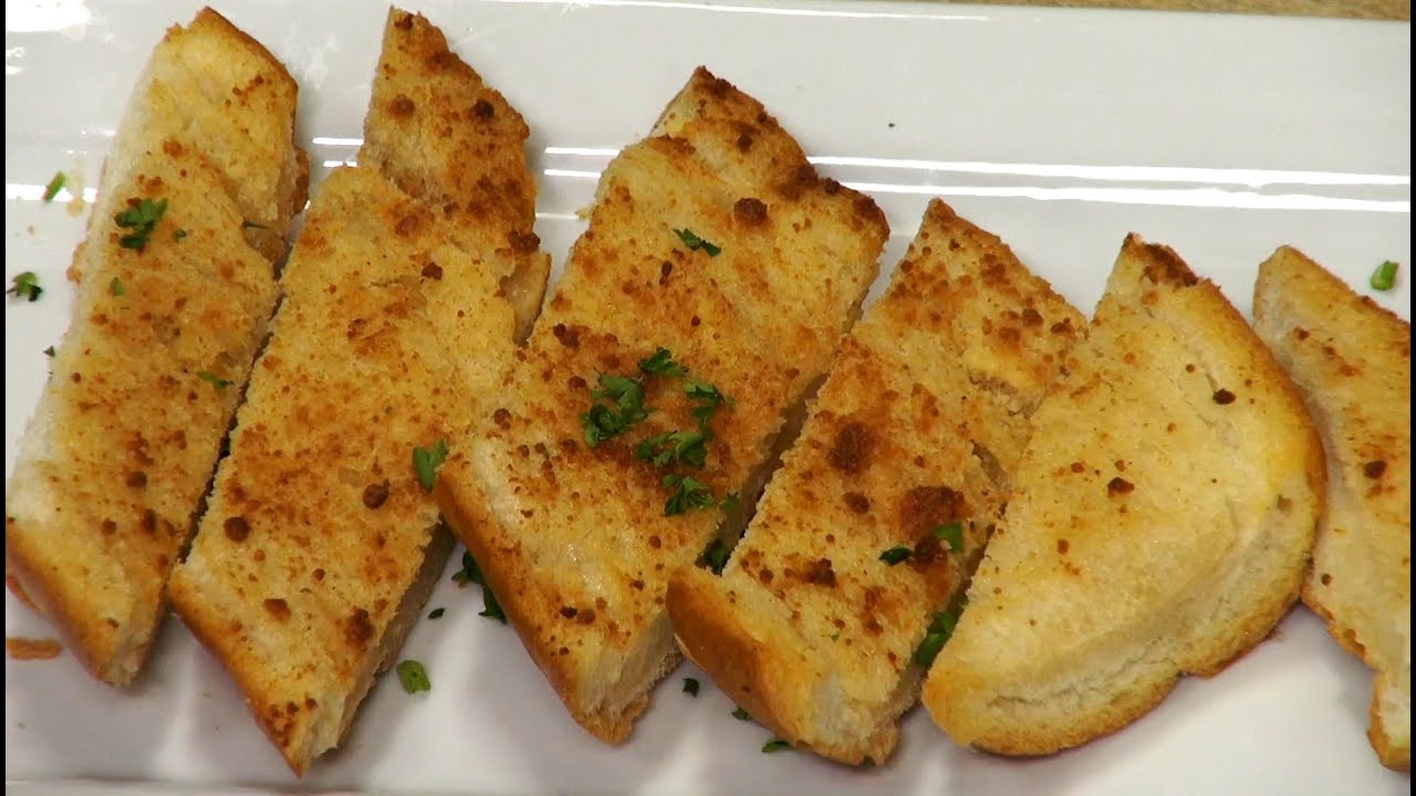 How to Make Homemade Garlic Bread