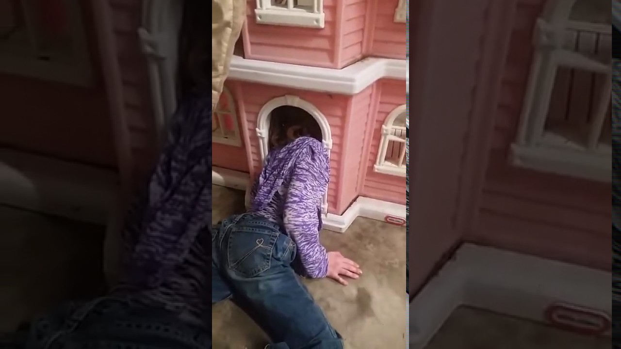 Mom Finds Her Little Girl s Head Stuck YouTube