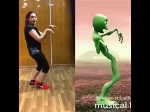 Yeh Hai Mohabbatien Divyanka Tripathi as Dame Tu Cosita - Alien Dance