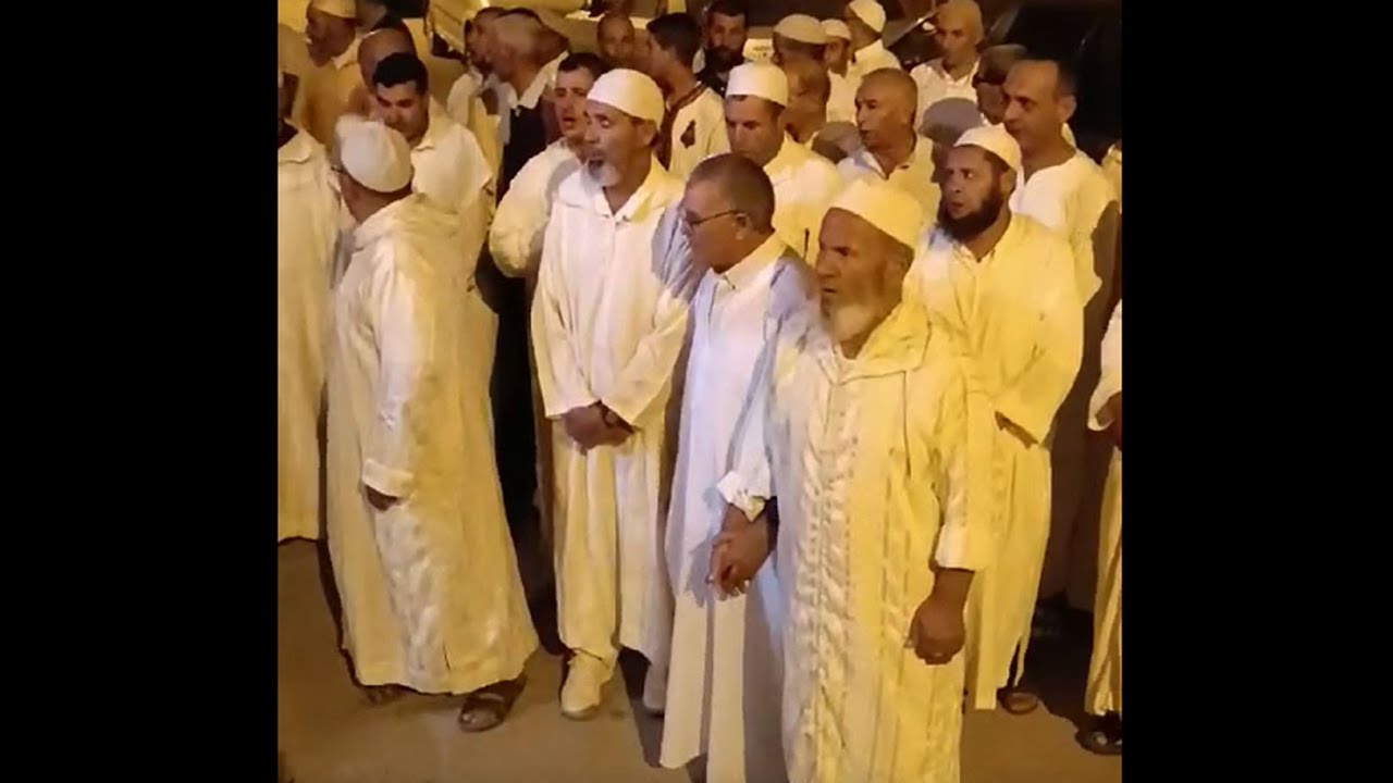 جمع روحي في المنزيل سيدي الحاج أمحمد العبدلاوي مقدم الزاوية العلاوية بمدينة مدريد