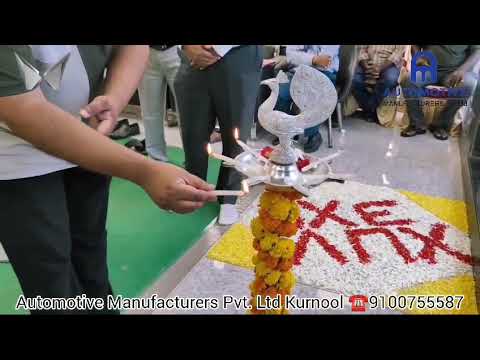Mahindra Automotive Manufacturers Suv Commercial Vehicle Showroom